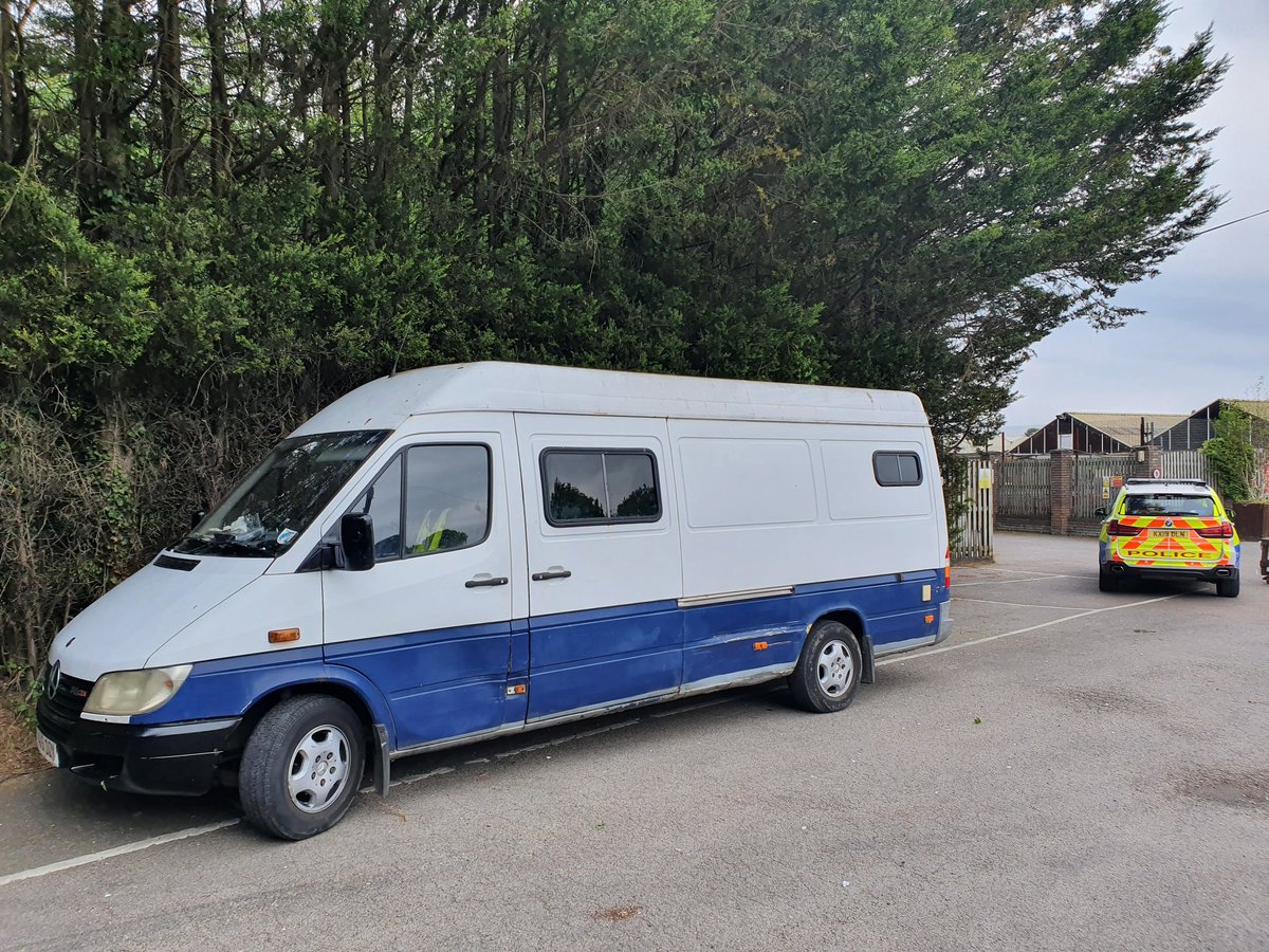 Greetings from RP23.
This delightful Sprinter was seen on the A414 at St Albans.
Stopped for documentation checks, driver initially provided false details but intel checks and mobile tech helped us ID him.
No insurance, no DL.
Reported and vehicle seized.
411729 412699
St Albans.