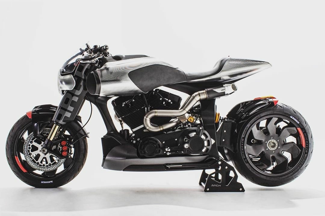 PoklukarJanja's tweet photo. @Archmoco : Leading the ARCH Method 143 layered concept is the stepped carbon fiber front fender and billet aluminum headlight housing, fork aero-foils, windscreen, air intakes, aerodynamic belly-pan, completed by the carbon fiber stepped rear fender.

#archmotorcycle #method143 https://t.co/3e2ySNwhNO