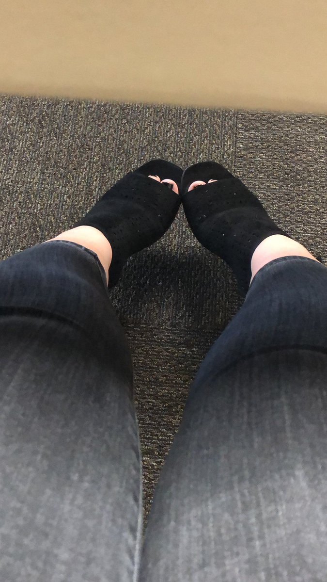 Purple_Ramen's tweet photo. Chubby toes popping through lol https://t.co/MFMvevEUtI