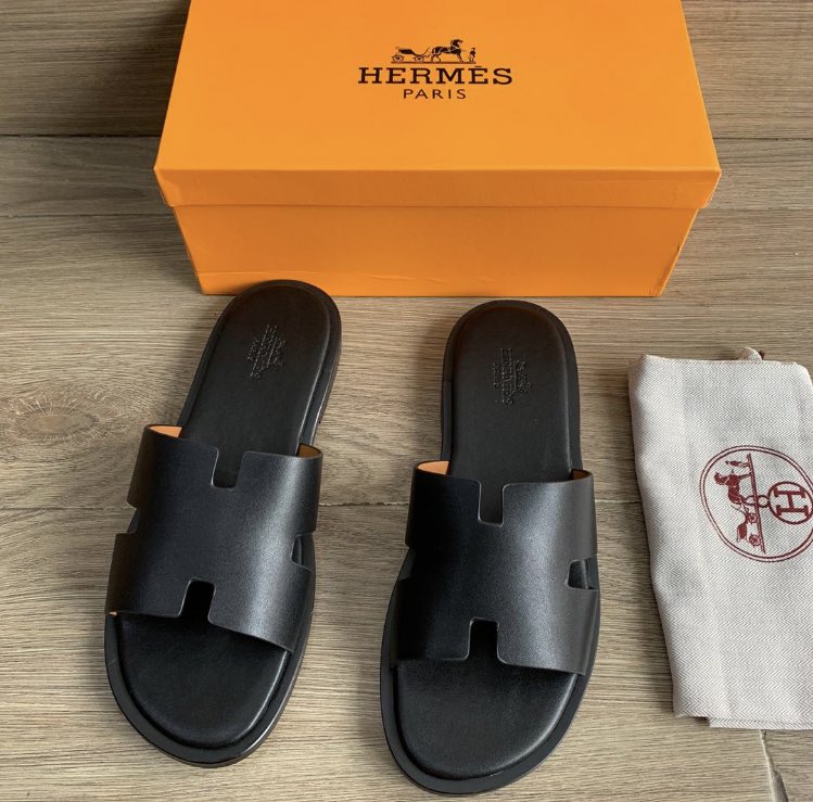 Quality is what you get 100%Hermès slippers now back in store!!! Size: 40-45Price: 23kPls send a Dm to order