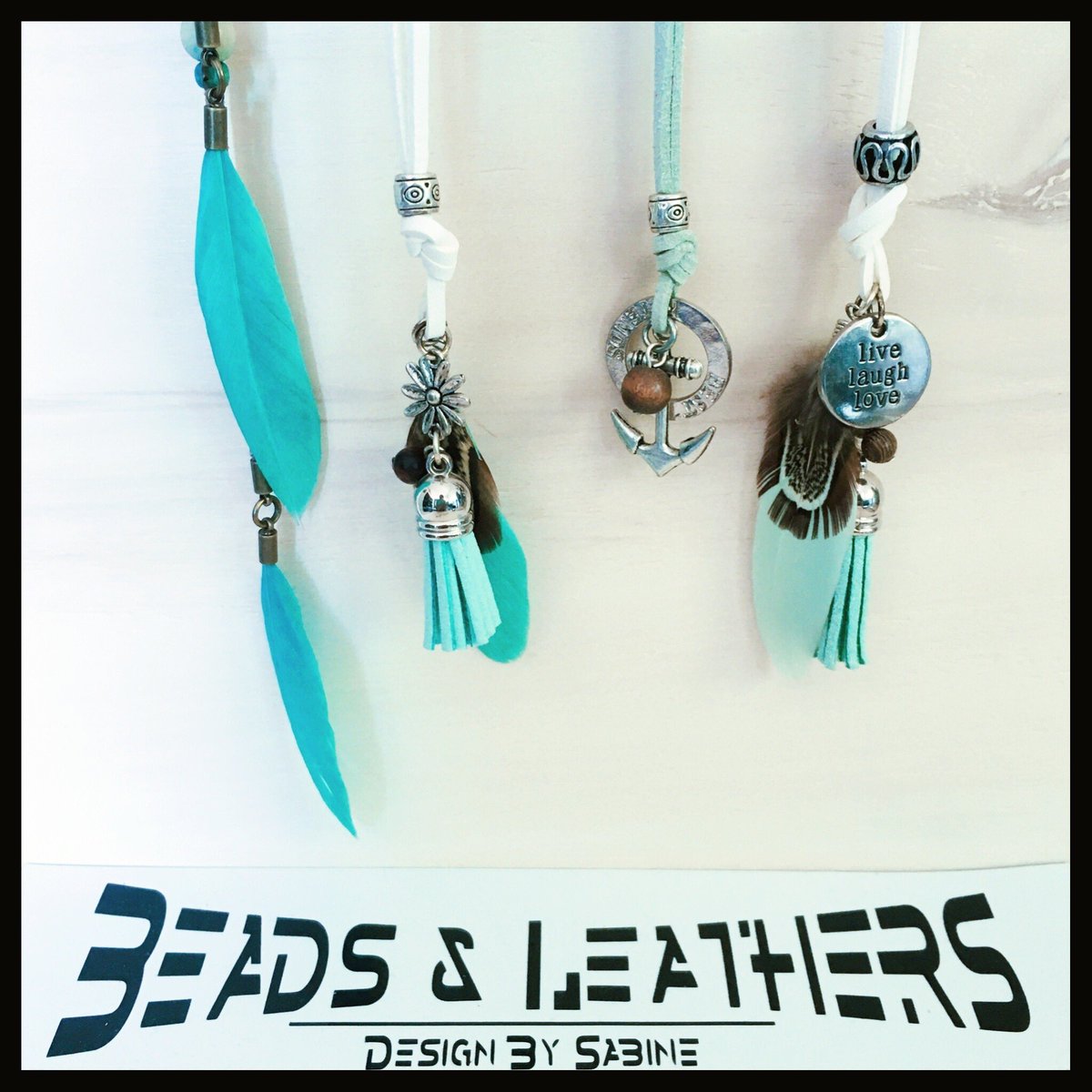 Bienbianchi's tweet photo. Zomerse halskettingen met fauxsuede band verkrijgbaar v.a. €9.95. in div. kleuren. #ibizastyle #juwelery #suède #comfortable #handmade #new #trend #woman #wannahave #girl #necklace https://t.co/FGumntDce1