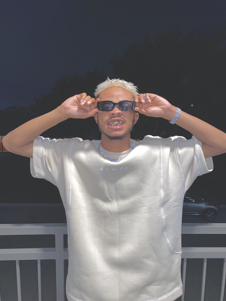 papi_samzy's tweet photo. Trap Baby #Trendsetter #samzy https://t.co/OSq0lA99DB