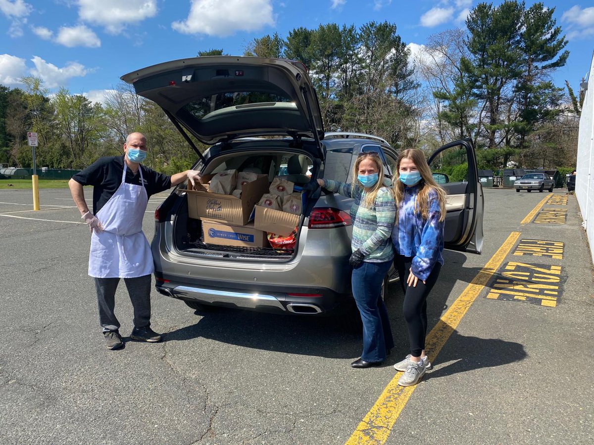 @pamelababcock HARO request: Julie Lurie of C21 Mack Morris Iris Lurie is relentless in making a difference during COVID e.g., delivering trays with bagels, cream cheese, muffins, cookies to the community, local hospitals, Police (photos attached). her email jluriec21@gmail.com