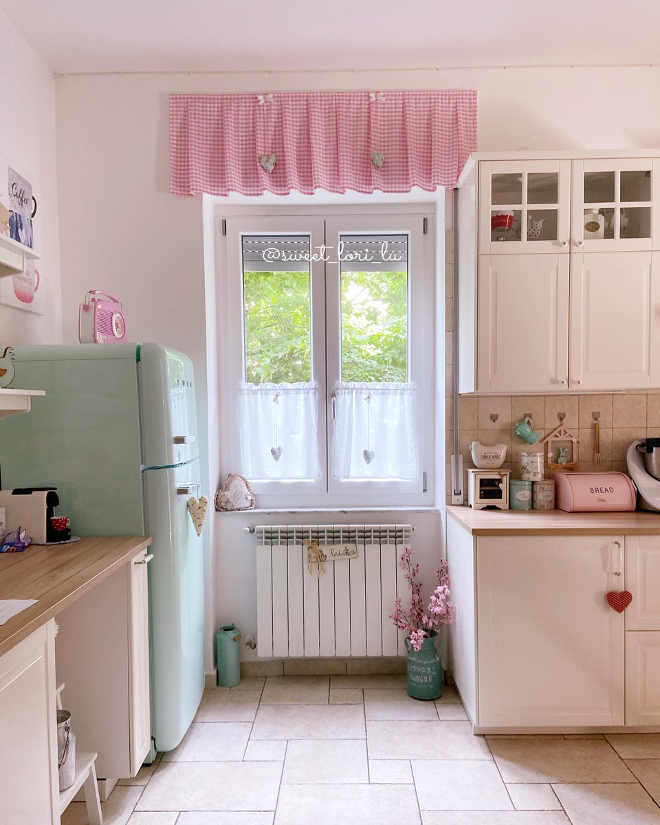 houzerz's tweet image. We just love how these 50's style pieces come together and really  make this country kitchen  oh-so-homey! Thanks to LoriLu (@sweet_lori_lu) for this wonderful vintage inspo!

Got any vintage style ideas? Hit us up at the comments section below!

Keep safe, everyone!

#houzer...