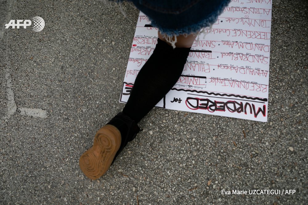 evamarieu's tweet photo. Demonstrators during a protest against police brutality and the recent death of George Floyd in Sunrise, Florida on June 02, 2020.
Eva Marie UZCATEGUI / AFP
#BlackLivesMatter #Miami #Florida #BlackOutTuesday #PoliceBrutality #GeorgeFloyd #WomenPhotographs #WomanInPhotography https://t.co/K84QLCXwrG