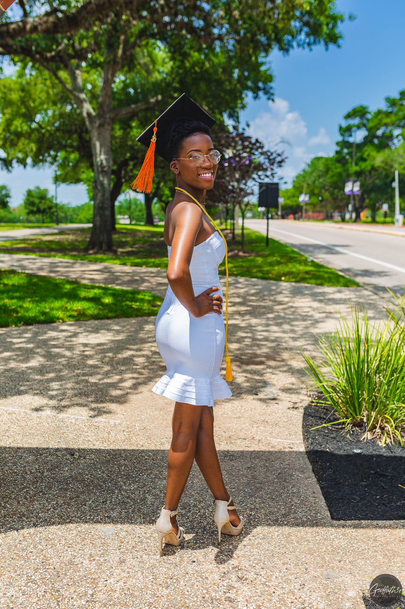 nicoleejjj's tweet image. &quot;Some want it to happen, some wish it would happen, others make it happen&quot;

Full-ride Academic Scholarship ✅
10x Honor Roll ✅
TMCF Scholar ✅
China Study Abroad ✅
4x Fortune 500 Company Intern ✅
Apple Engineer ✅

But I&apos;m a thug, right? @realDonaldTrump 

#PV20 #blackengineer