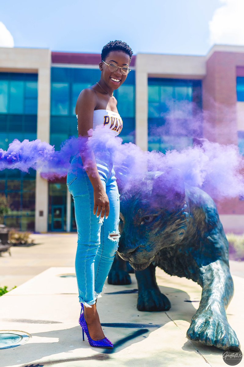 nicoleejjj's tweet image. &quot;Some want it to happen, some wish it would happen, others make it happen&quot;

Full-ride Academic Scholarship ✅
10x Honor Roll ✅
TMCF Scholar ✅
China Study Abroad ✅
4x Fortune 500 Company Intern ✅
Apple Engineer ✅

But I&apos;m a thug, right? @realDonaldTrump 

#PV20 #blackengineer