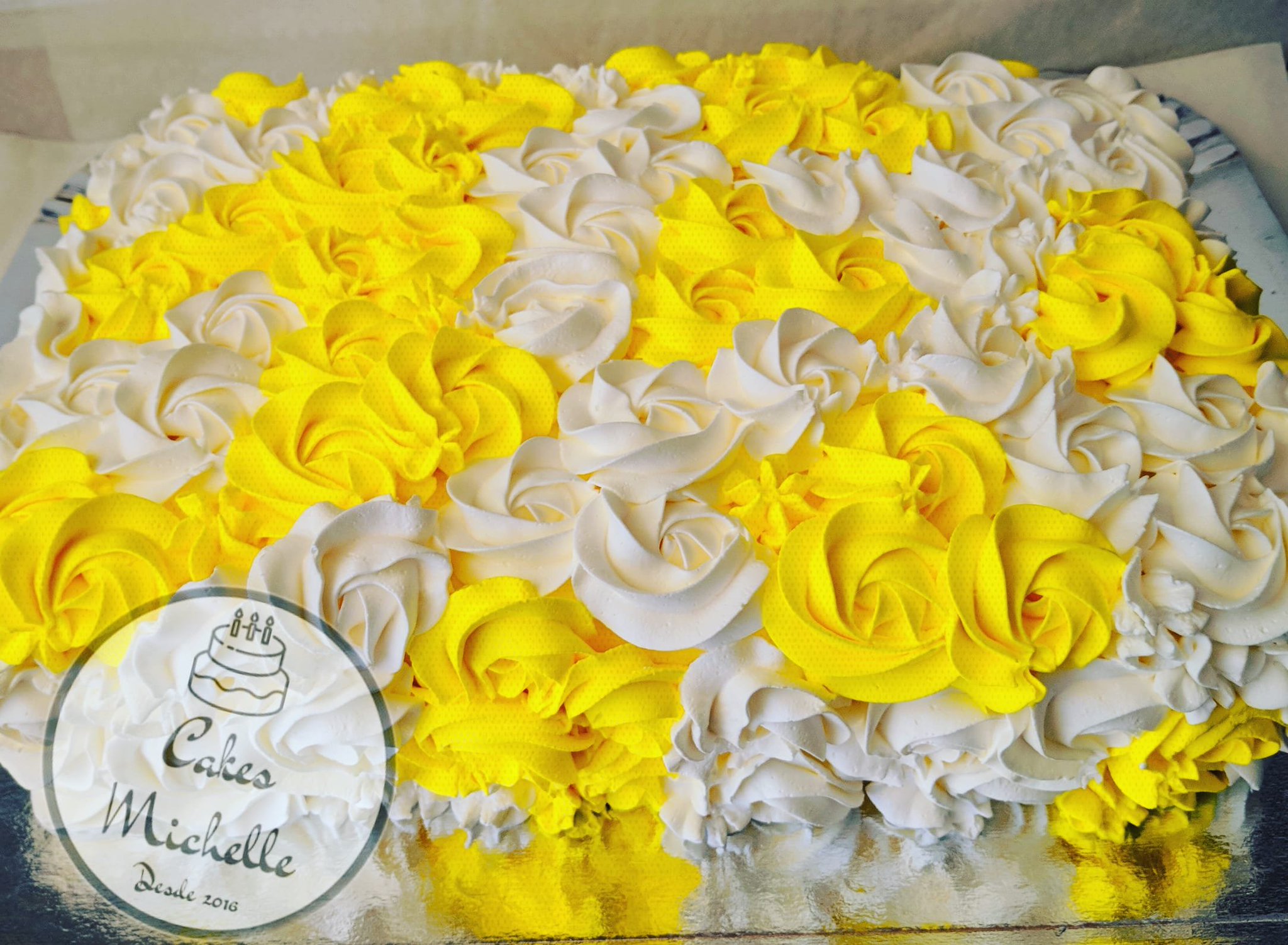 Cakes Michelle on X: Bolo decorado em chantilly com tema Maquiagem  🎂🍰🥧🥞 #cakes #bolos #chantilly #cakesmichelle #sweet #bolosdecorados  #cakedesigner #confeitaria #loveconfeitaria #maquiagem #bolofeminino   / X