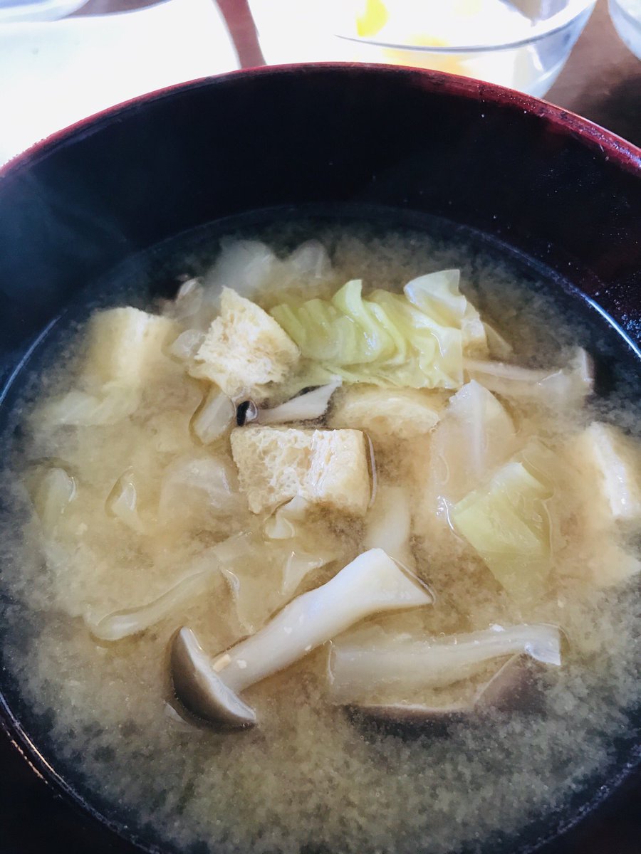 佐藤麻美 Twitterissa おはようございます 今日の朝食は たらこ納豆ご飯 長男の好物しめじキャベツ油揚げの味噌汁 アジの開き 水菜と みょうがのサラダ ポン酢わかめ きゅうりの漬物 りんごヨーグルト アボカドきなこココア牛乳 木曜日も笑顔でね Youtube