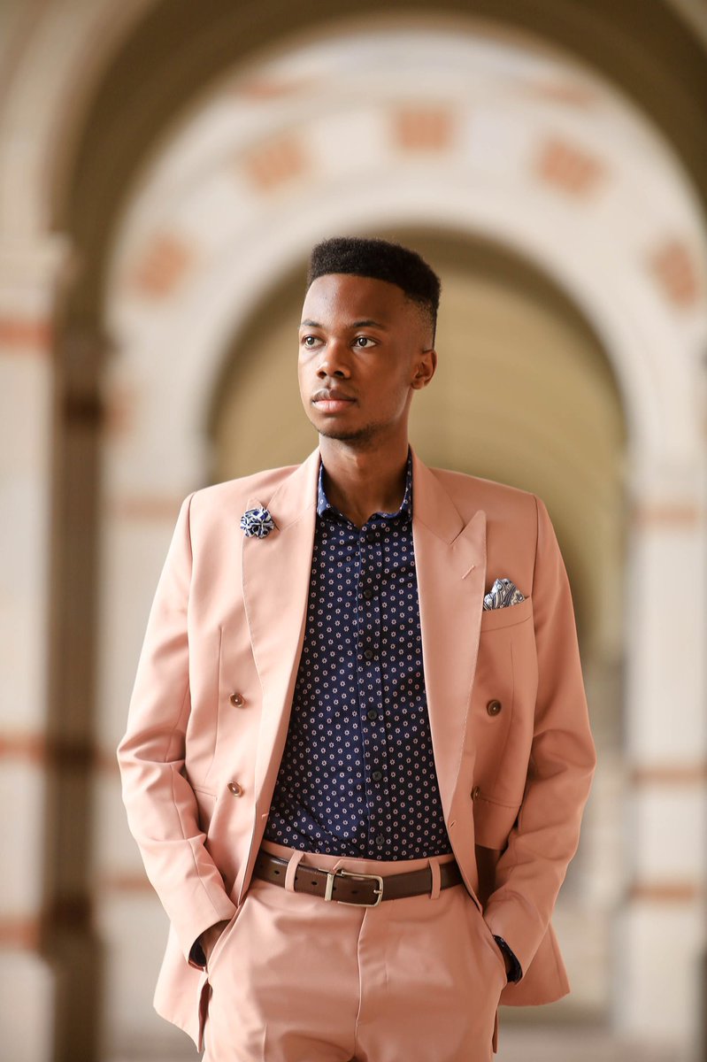 -Summa Cum Laude✅
- National Honor Society VP✅
- 2020 Class Secretary ✅
- Voted Best Dressed ✅
Black Excellence at its finest! Congrats Elkins Class of 2020