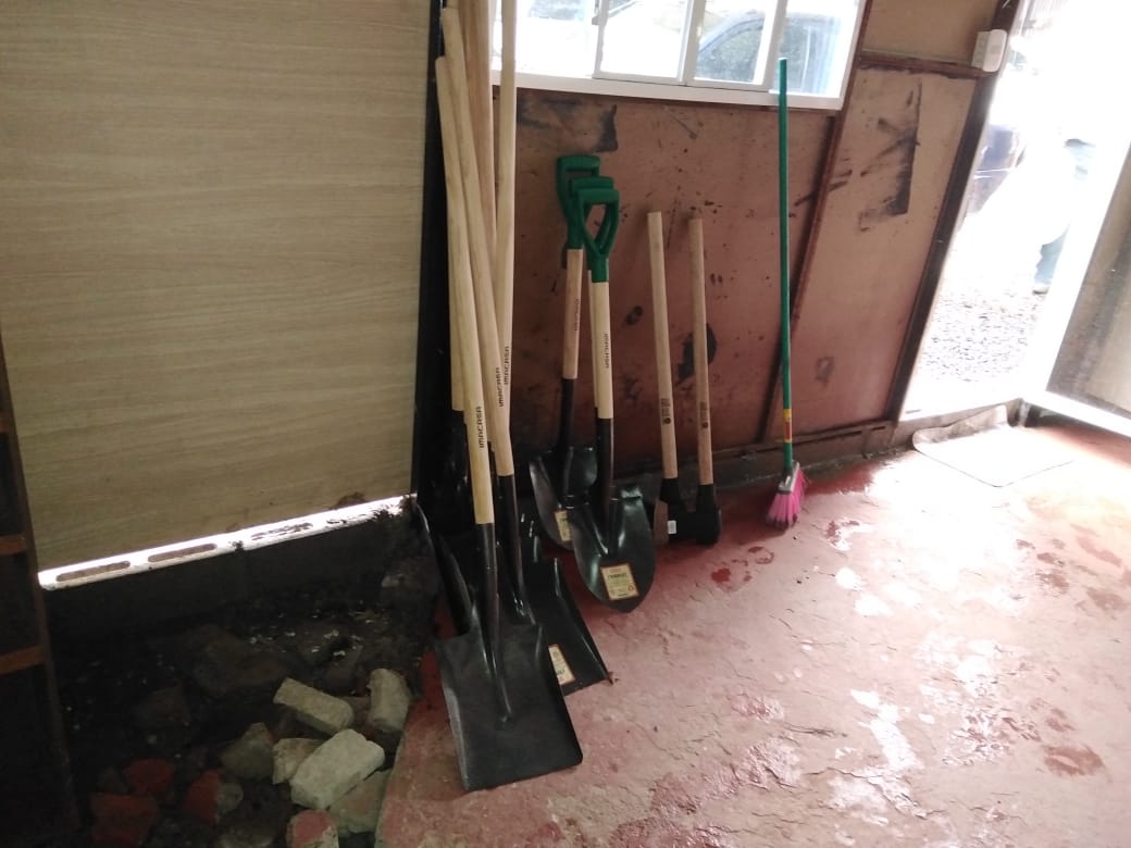 esxvos_'s tweet image. Hoy compramos laminas para reconstruir aproximadamente 60 casas, polines, colchones, herramientas ( piochas, palas y carretillas) entre otras cosas. 
#ESxVOS que seguimos donando🇸🇻💙