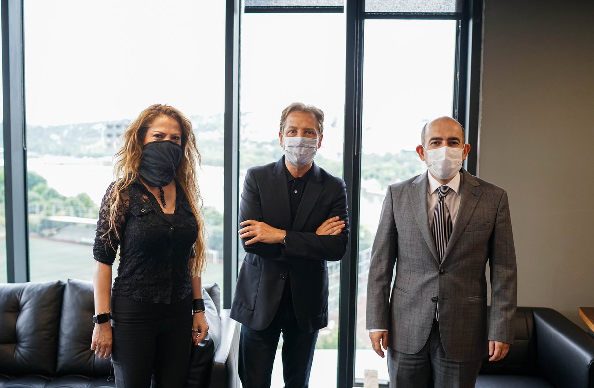 halicedu's tweet photo. Hollywood Yıldızları ve Viyana Kraliyet ailesinin tasarımcısı Atıl KUTOĞLU bugün rektörümüz Sayın Prof. Dr. Melih Bulu'yu ziyaret etti.

#halicuniversitesi #modatasarim #atilkutoglu #halicuniversity 
@melihbulu https://t.co/mYhTDbRxmb