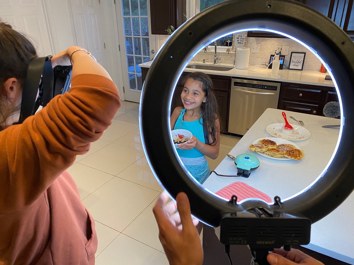 Kids_Boost's tweet photo. Thalia invites you to her “Tastings with Thalia” cooking shows benefiting @enditmovement to fight human trafficking.  We love how she is using her passions to change the world! https://t.co/N4TAwfthhG 
#thisiskidsboost https://t.co/MWS3Cx9c0w