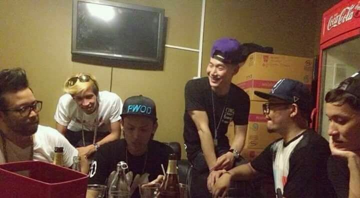 teriteui's tweet photo. สาเหตุเกิดจาก ยังไม่มีผู้หญิงในภาพสักคน ในขณะนั้นภรรยาเสียชีวิตยังไม่ได้ ขวัญใจวัยรุ่นเด็กหญิงสาวนามแฟนพี่อิว(สมมุติ)ได้ถูกนำแพรวาไปดำเนินคดี และผู้ชายในสถานที่เกิดเหตุซึ่งเป็นเพื่อนรับผิดชอบ
*เรียนเชิญ take me out Thailand/illslick https://t.co/CaTsX8TP54