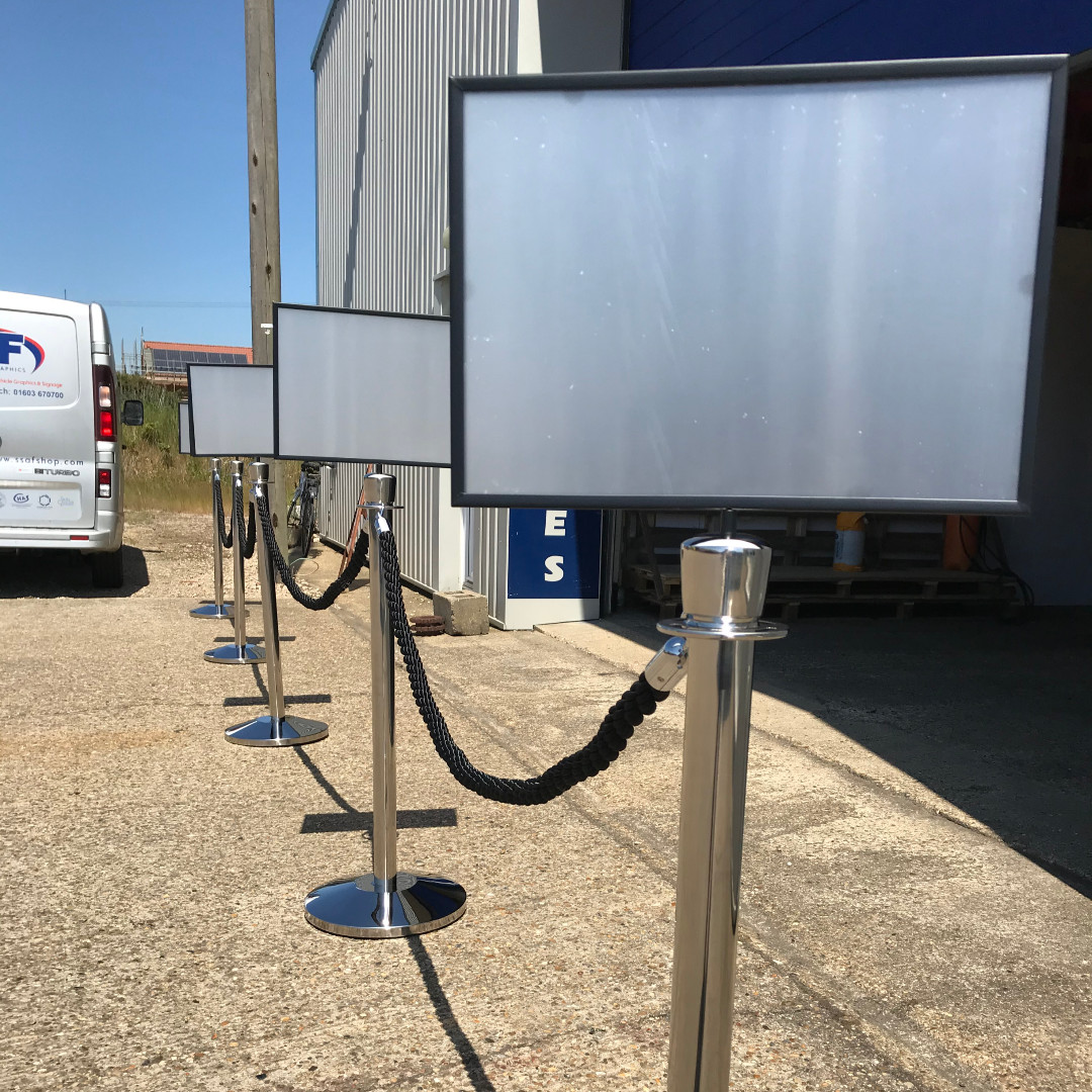 SSAFwindowfilms's tweet photo. Rope barriers with #poster holders perfect for crowd and queue management.
.
.
#staysafe #keepingyourdistance #ropebarriers #covid19 #signage #menuholders https://t.co/Q9na7qcgnh