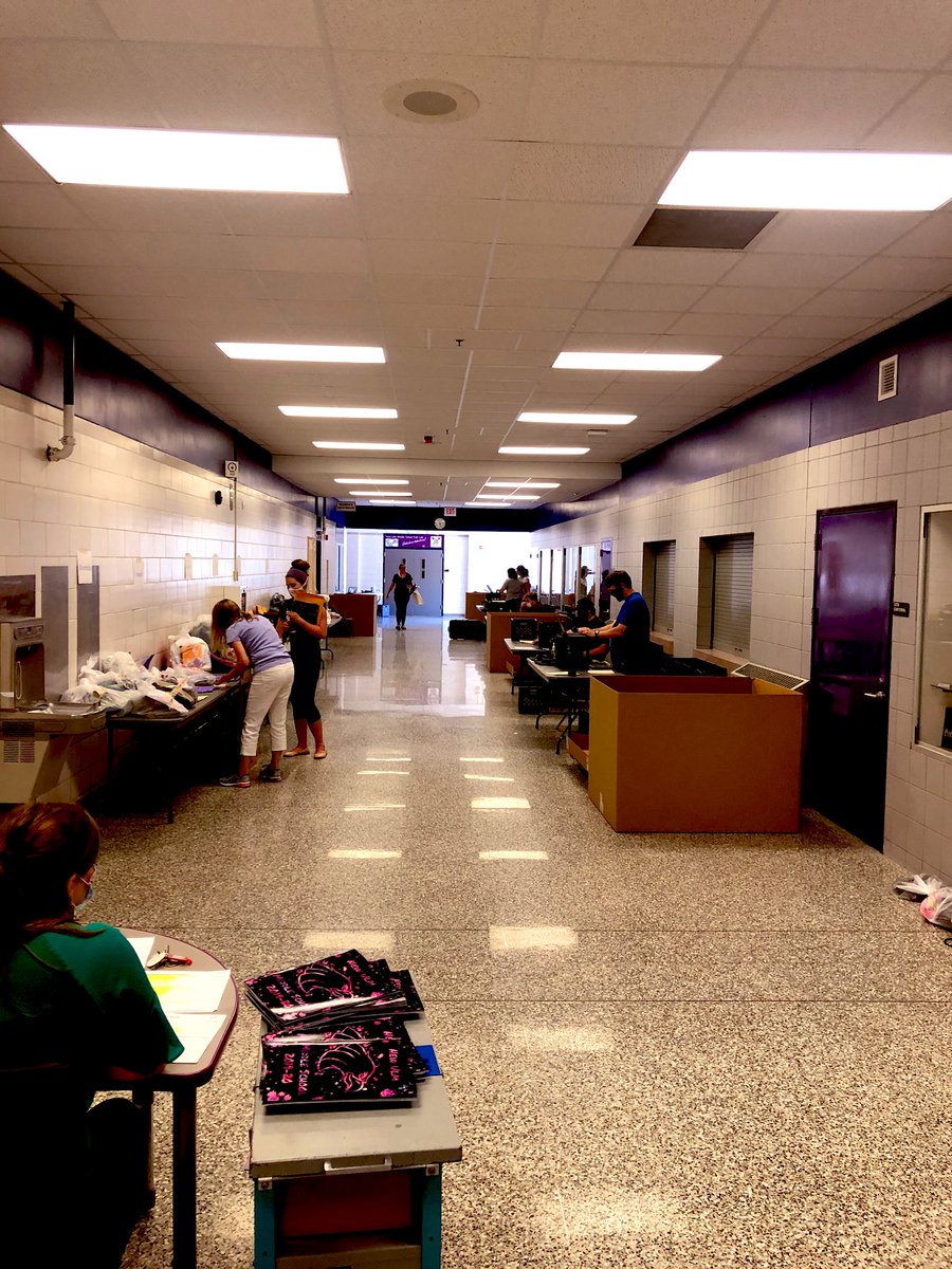 mylifeaslinds's tweet photo. NUMS Chromebook drop-off couldn’t have gone any smoother. 👌🏼 https://t.co/KsIPNdb4Q4