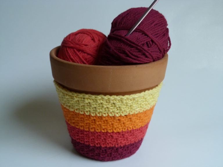 CrochetSpot's tweet photo. New Free Crochet Pattern: Textured, Ombre Pot Cover https://t.co/MwZdaUGDy8 https://t.co/M9ZIAVClsX
