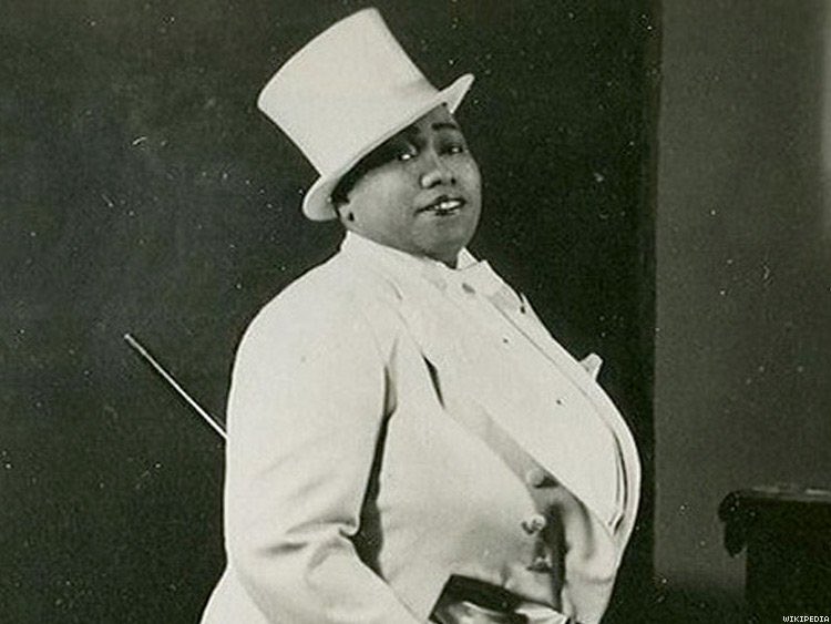 Gladys moved to Harlem when she was 16. Harry Hansberry’s Clam House, which was a gay speakeasy, was looking for a male pianist. Gladys began dressing in men’s attire for this job and became popular as she perfected her act while performing there.