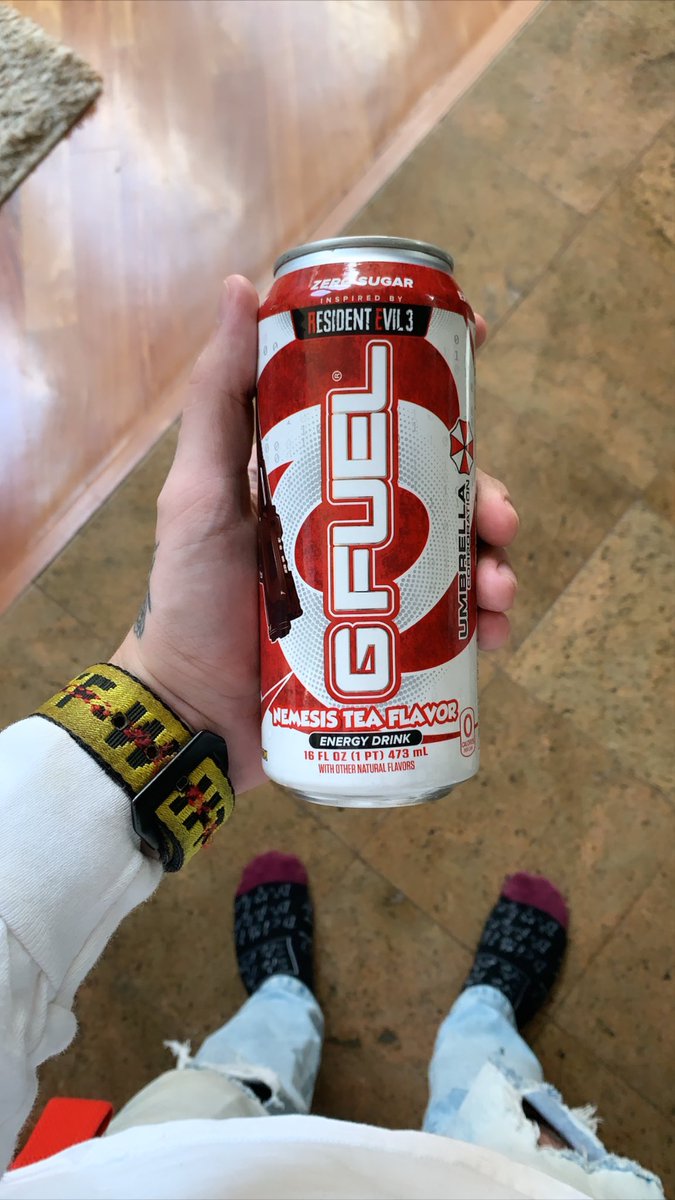 MercanthonyTV's tweet image. Currently enjoying this @GFuelEnergy can 🔥

Yes, I’m wearing Albert Einstein socks