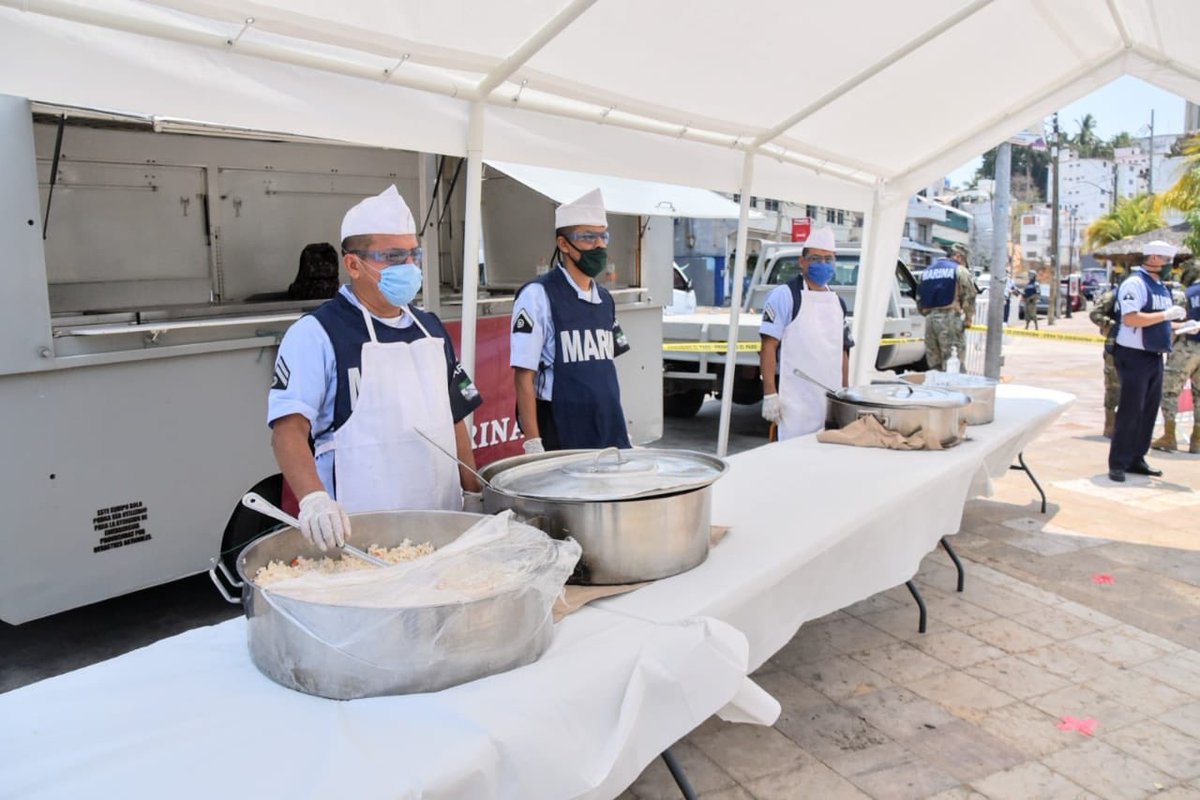 Instalamos el Comedor Comunitario de Caleta, en Acapulco. Con el apoyo operativo de elementos de <a href="/SEMAR_mx/">SEMAR México</a>, este comedor otorgará alimentos a personas en situación vulnerable debido a la pandemia. Hoy entregamos 800 raciones. Si lo necesitas, acércate.