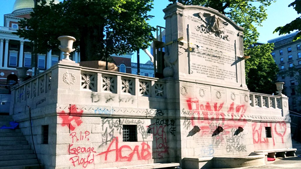 mark_vallen's tweet photo. #BlackLivesMatter protestors deface
#Shaw54thRegimentMemorial at #BostonCommon
#ArtNews: Memorial by #AugustusSaintGaudens (1848–1907), dedicated to #AfricanAmerican men who fought in #CivilWar as #54thRegiment under Union officer #RobertGouldShaw—covered by #BLM graffiti. https://t.co/SUnoIl1mMo