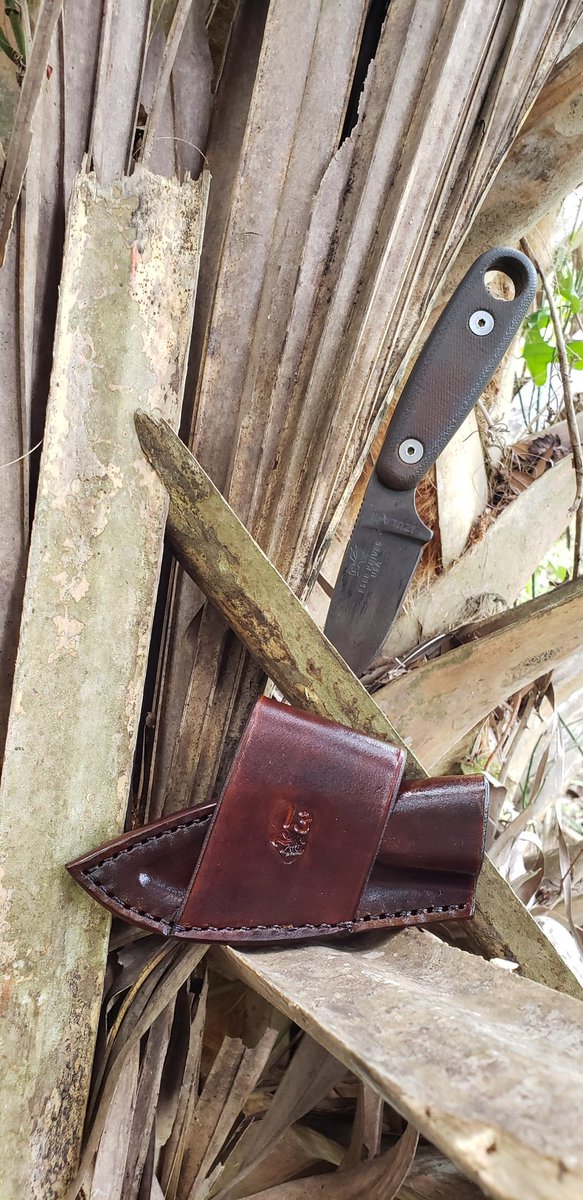 TAKIN_13_SCALPS's tweet photo. Esee knife Sheaths, black scout carry and a medium brown cross draw. #bushcraft #bushcraftknife #everydaycarry #eseeknives #eseeknivesusa #izula2 #izula #eseeizula2 #eseejg3  #camping #outdoors #fishing #esee #camping #leather #leatherwork #leathercraft #leathersheath  #survival https://t.co/lJZyrCGHTb