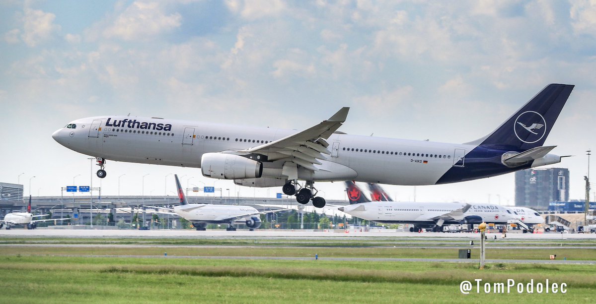 TomPodolec's tweet photo. PHOTOS Lufthansa has resumed service to Toronto with #LH470 arriving short time ago. They are using an Airbus A330-300 rather than a Boeing 747-400 that previously serviced this route. They are planned to operate to Toronto three days weekly. D-AIKD https://t.co/8CflCKrDOk