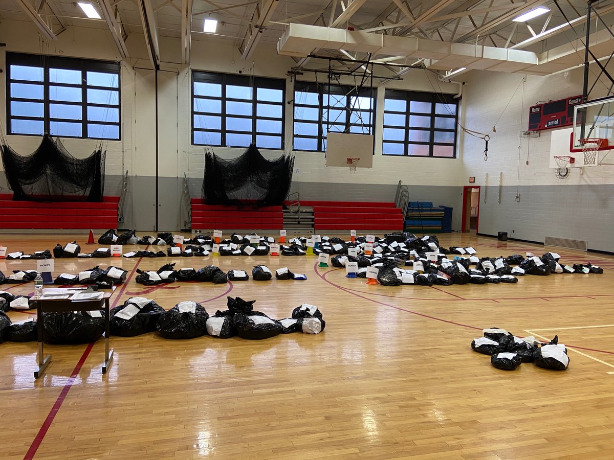 TeaneckBFMS's tweet photo. Come on down to BF during the scheduled hours this week to pick-up your child’s belongings. We have a lot left! https://t.co/auvSdymKZw