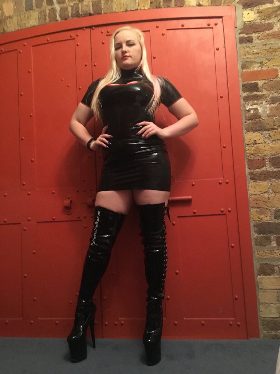 Learn your place. 

#Latex #BlondePrincess #LatexMistress #Heels #Boots #Pleasers