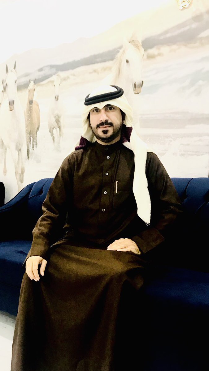 عاداتنا نوف الوعد مـــانخلفـــه 
مانخلف الهقوه ليا قلنا وعـــــد
 
متوارثين الطيب مـــا نتسلفـــه  
لا صوت المضيوم يبشر بالسعد 

محمد النخش 

#شعر #بوح #قصيد #بيتين_شعر