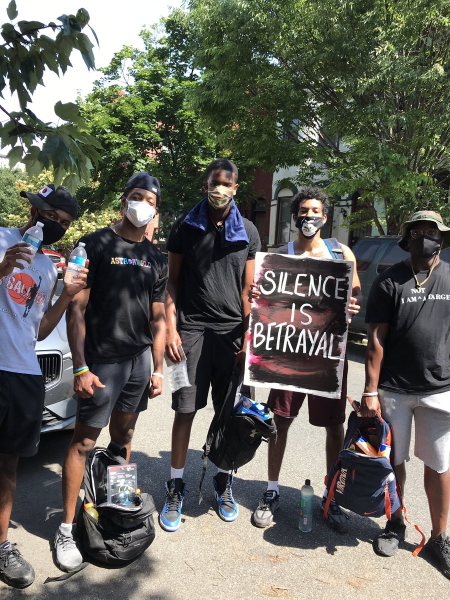 civicallyblonde's tweet photo. Ran into these guys headed to WH. We went to walgreen to get supplies to distribute ASAP for folks in the heat - ice packs, water and sunscreen - also gave them protective eyewear since they had already been tear gassed and aren’t stopping #DCProtests @PoPville https://t.co/Ks5dxrz1k4