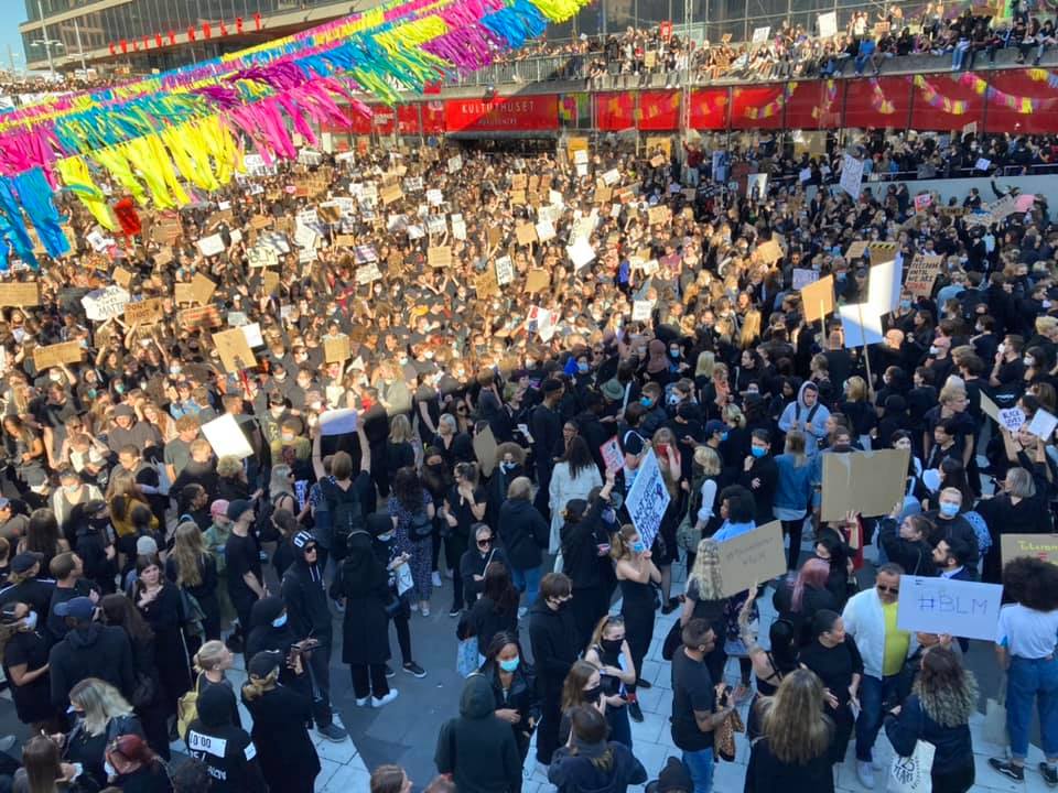 eha_medya's tweet photo. #ABD'de siyahi #eorge Floyd'un polisler tarafından öldürülmesi #İsveç'in başkenti #Stockholm'de protesto edildi.

🔗https://t.co/6RJazMkOcK https://t.co/fZjjuEEVsm
