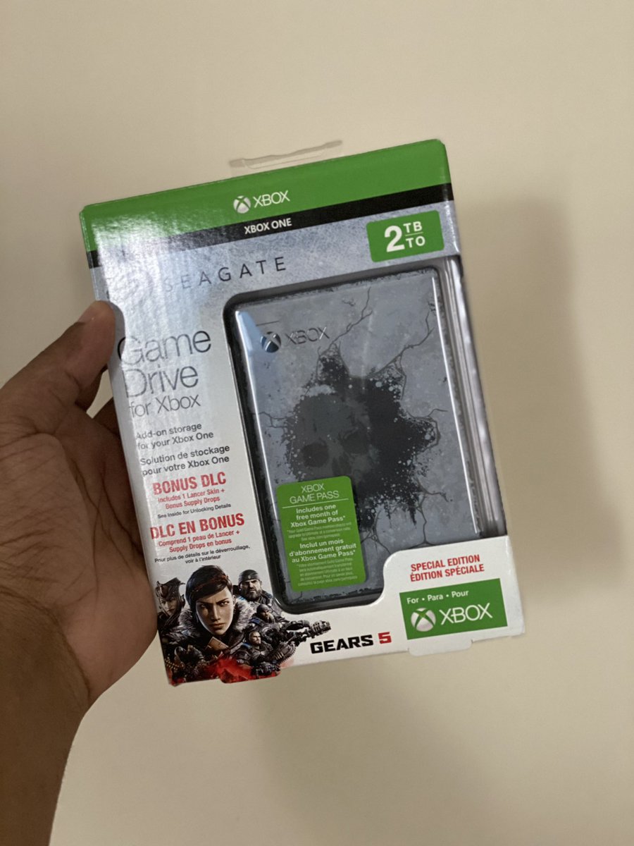 Shoutout to <a href="/seagategaming/">Seagate Gaming</a> for this awesome Gears 5 game drive. 

🚨 GIVEAWAY TIME

- x1 Month ultimate game pass 
- x1 Ice block lancer skin + supply drops code
 
RT &amp; Like to be entered!