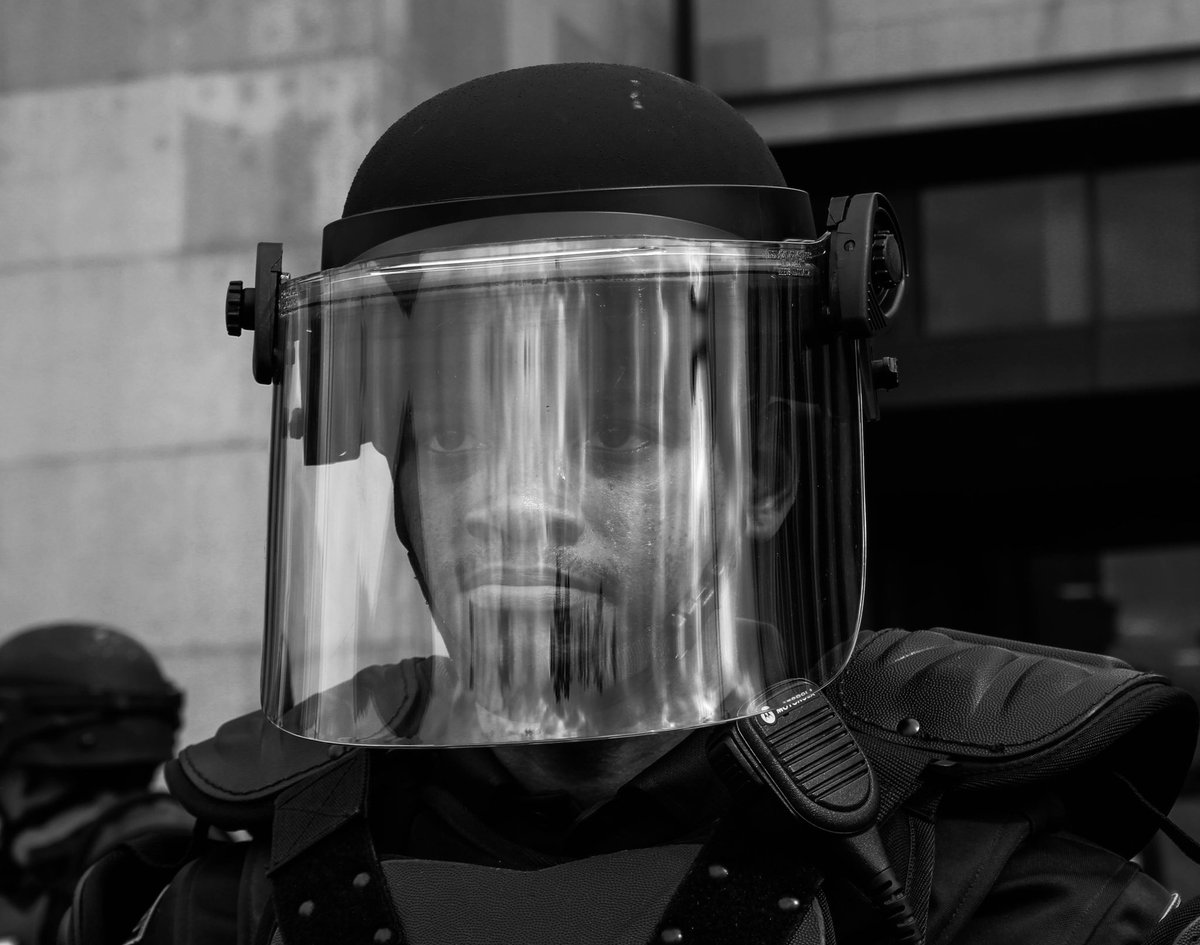TiffanyTarpley's tweet photo. There’s pain on so many sides of the issue. Coming up at 6pm on @wkyc  the story behind these photos of a @BlackShield216 member and #CLE officer @wkyc #GeorgeFloyd #ClevelandProtest #CLEProtest #Cleveland #CLE (📸 credit Sylvia Lorson) https://t.co/gx0MxRyUts