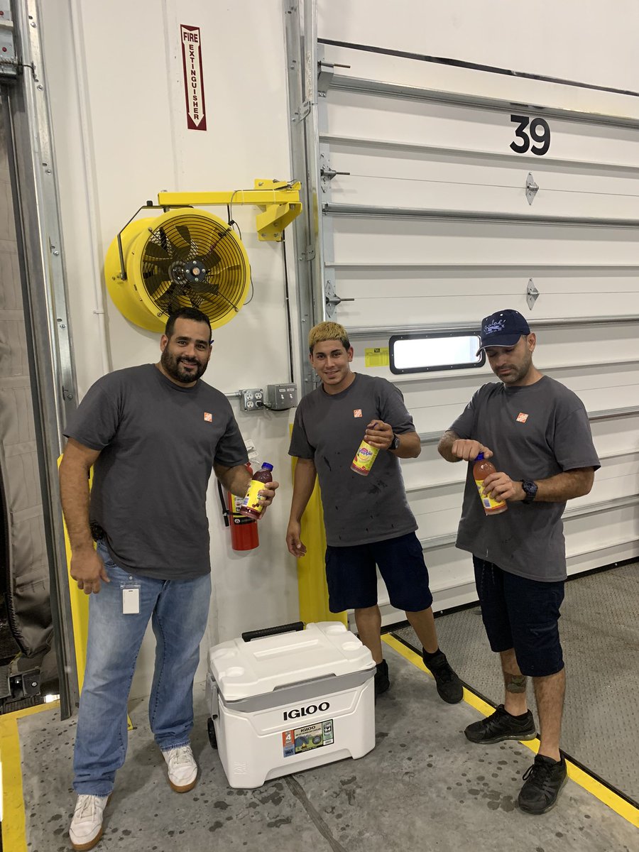 Driver appreciation continued!  Thanking these hard working teams for their service and keeping our customers happy 😃 

Enjoy some ice cold lemonade after a hot day. 😅

#THDdriverAppreciation
#ThankATrucker