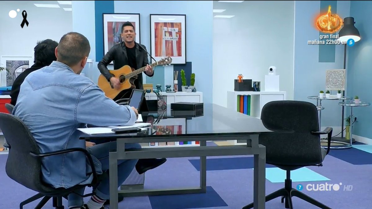 ¡Hoy tenemos una fiesta montada en la sala de reuniones! #JobInterview mdia.st/directo4