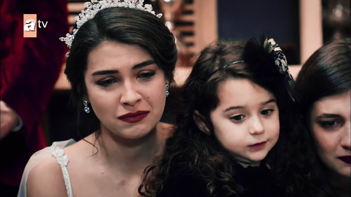 _SongulCelen's tweet photo. No quiero que mi hija este con unas tías tristes e infelices. 
Yo no estoy con ustedes pero ella si lo está, y será afortunada porque tendrá a cuatro grandes tías a su lado.

#HuerfanasHaciaLaFelicidad
#Huerfanas https://t.co/YsYBCQmH1z