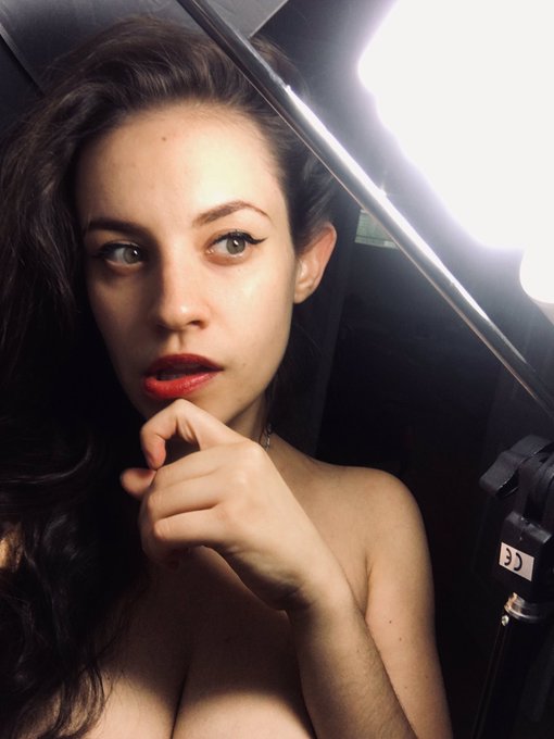 Watch Quinn Finite's leaked NSFW photo on TwXstars