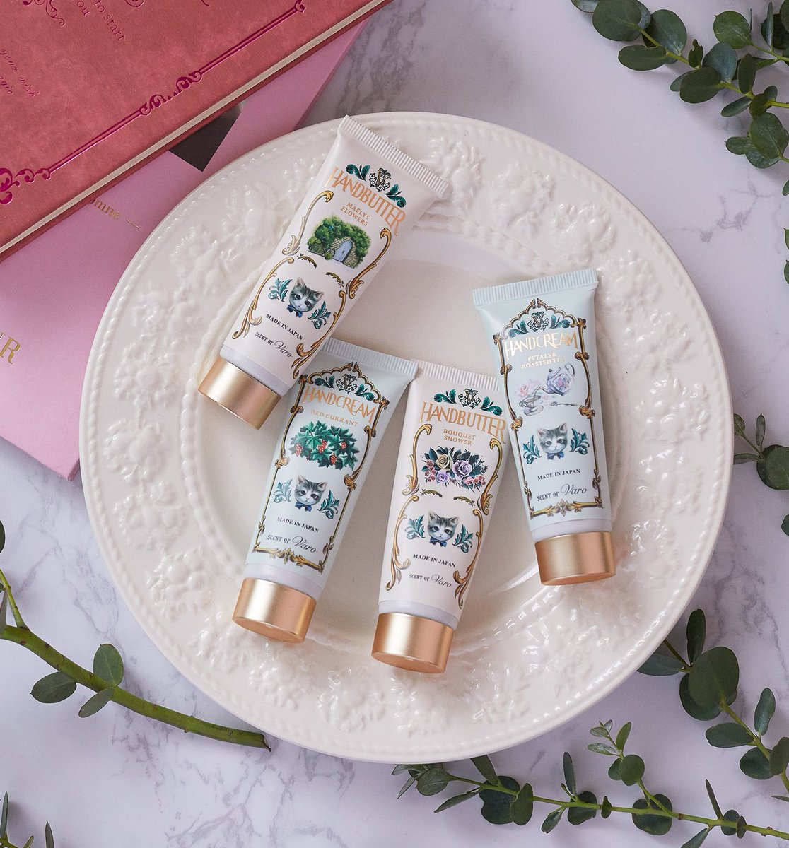 手洗い後の新習慣✨
SCENT OF Varoのコスメで
お肌も気持ちにも潤いを♪

さらりと肌馴染みが良く
お肌にスッと溶け込む
“ハンドクリーム”

オーガニックシアバター配合
保湿重視の“ハンドバター”

好みに合わせてテクスチャーをチョイス✔︎

詳細はこちら▽
stcl.page.link/otPP