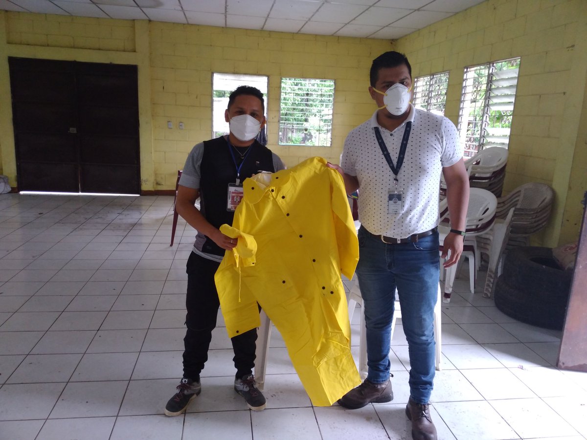 acudesbal's tweet photo. @CEL_ElSalvador Gracias por las capas y botas para nuestro equipo de comunicaciones que se encargan de monitorear el cause del Rio Lempa. Gracias por una CEL cercana a la Gente. https://t.co/N6o8CyR8JS