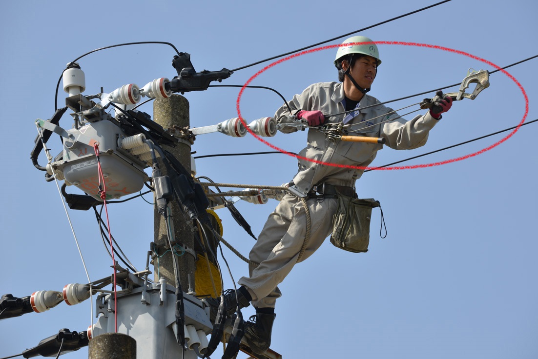 今日から電気のお仕事を支える道具たちをご紹介していきます！ 電線の 