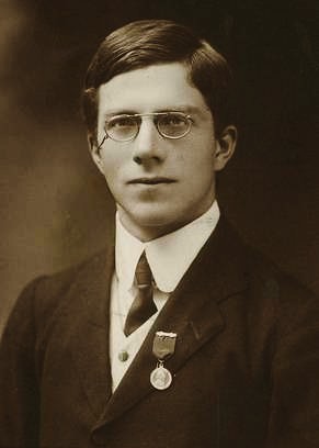 Maybe you have heard of Ronald Fisher, "a genius who almost single-handedly created the foundations for modern statistical science" and "the single most important figure in 20th century statistics". (Geneticists: he is also well-known in genetics.) 2/