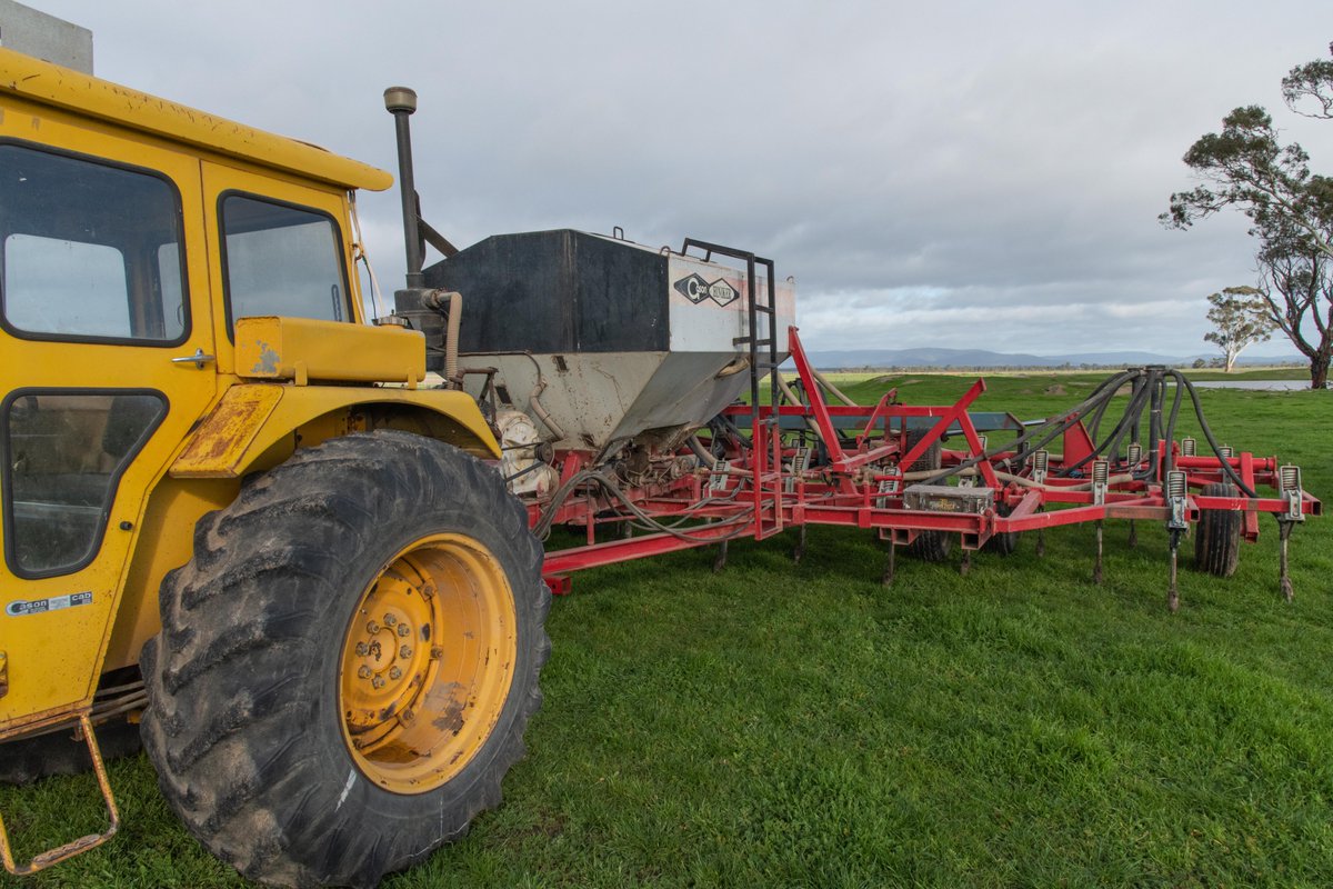 Blast from the past!
Check out these shots of an old #Gason tractor cabin and Gason Trashmaster, alongside a new Gason NT8000 with Mounted Air Seeder 🚜
