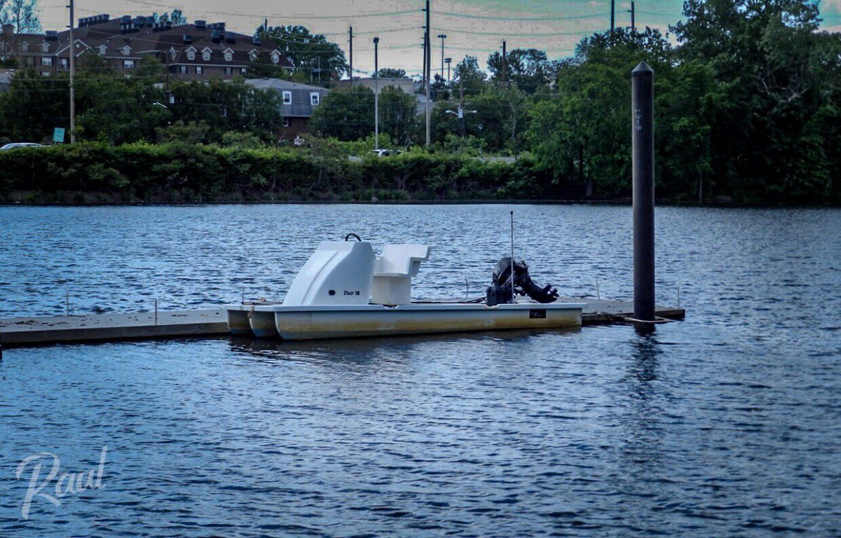 Water and small boats 🤗 #SummerIsHere 🙃
____ .
📸 @shootsbyraul
🚤 @boats.daily 
____
#Portrait #Photo #highend #fashion #photography #makeup #beautiful #model #high #fashion #stunning #beautyphotography #Amateurphotography #makeupartist #professionalphotography #pugphotography