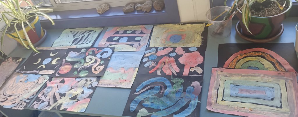 bnwps_jess's tweet photo. Last week we watched a video from Uncle Trevor, an Aboriginal Elder. He told us about Aboriginal culture and showed us lots of things, including how to make chalk paint. Today we tried making our own! @bnwps_jhw https://t.co/A3XFSH0DmH