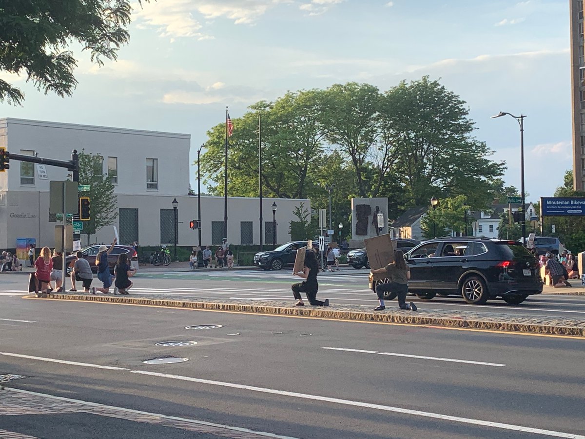 ArlingtonMAPD's tweet photo. Another peaceful rally #ArlingtonMA https://t.co/pLCAWwhvjA