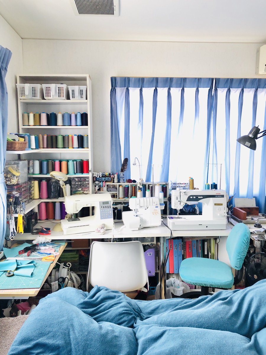 みなふぉん 今日の青の部屋 青いカバーの椅子プラス チープルモダン 作業部屋 おこもり マイルーム