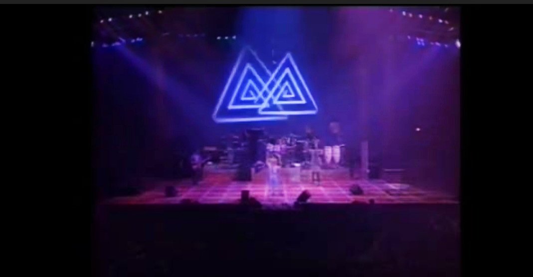 DomDasThreads's tweet photo. 13) Infelizmente muitos artistas estão envolvidos nesse mundo pervertido (e não é de hj) veja essa imagem do Show da Cin-dy Lau-per em sua Turnê de 1983.
https://t.co/6U2l1OnGJa
⬇️ https://t.co/5J6W2F3IoN