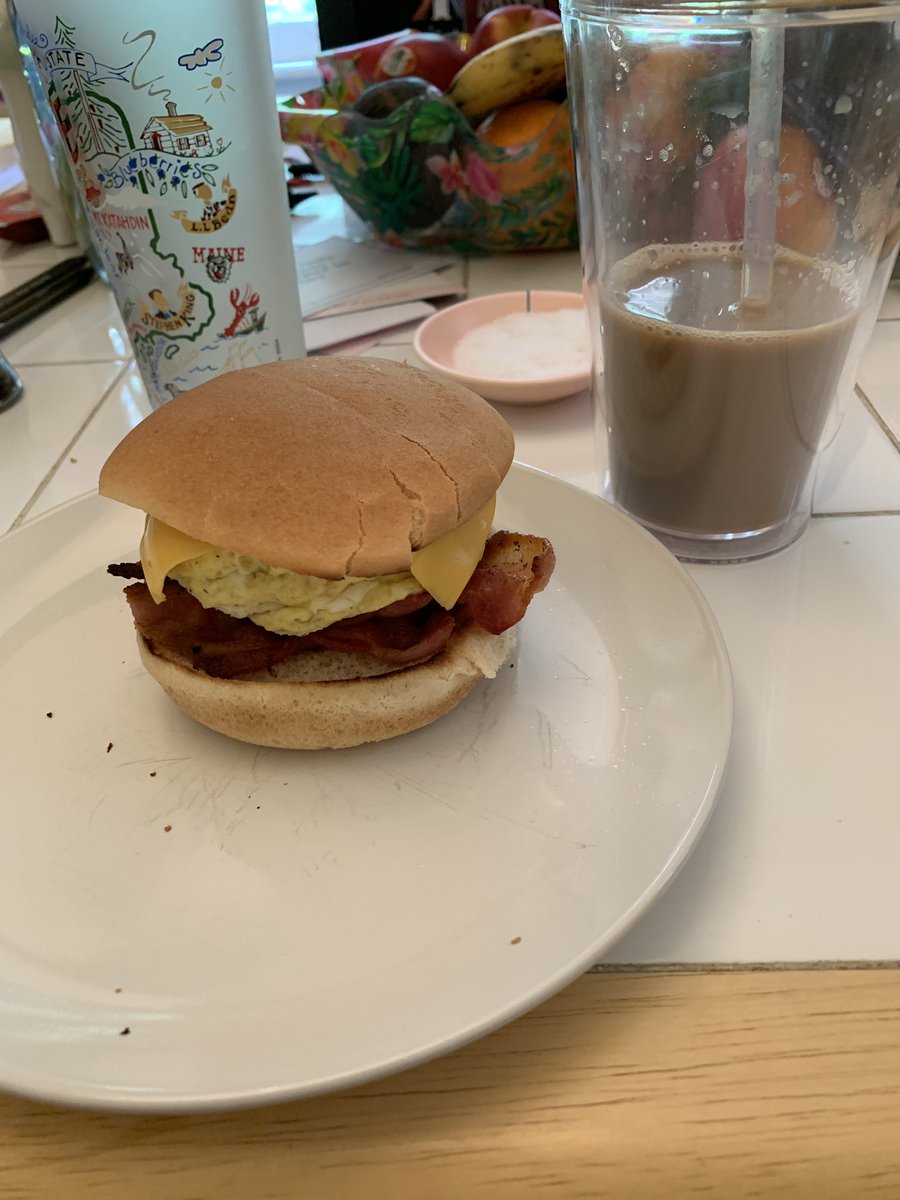 A very thicc bacon egg and cheese today for breakfast (can you tell I’m trying to use up the buns I bought before they go bad???)