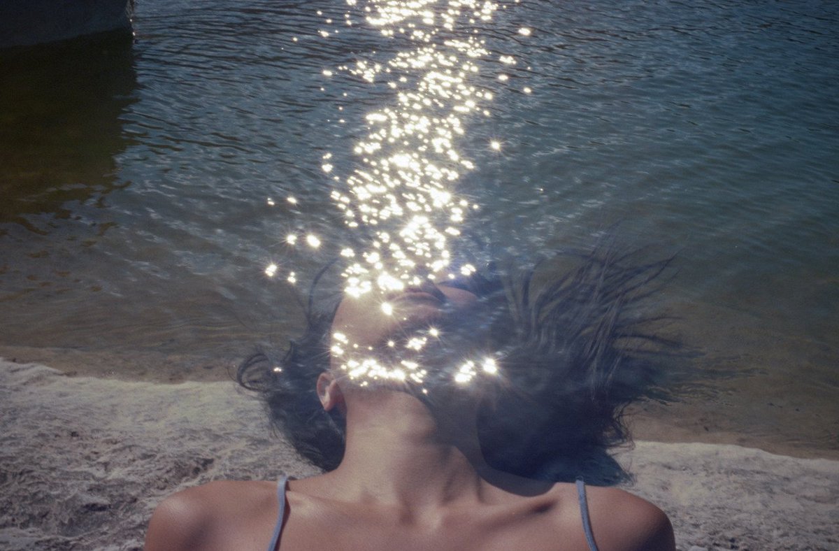 I can exactly describe how I feel, but it's not quite right. And it leaves me cold.
(F. Scott Fitzgerald)
-📷Tamara Lichtenstein-